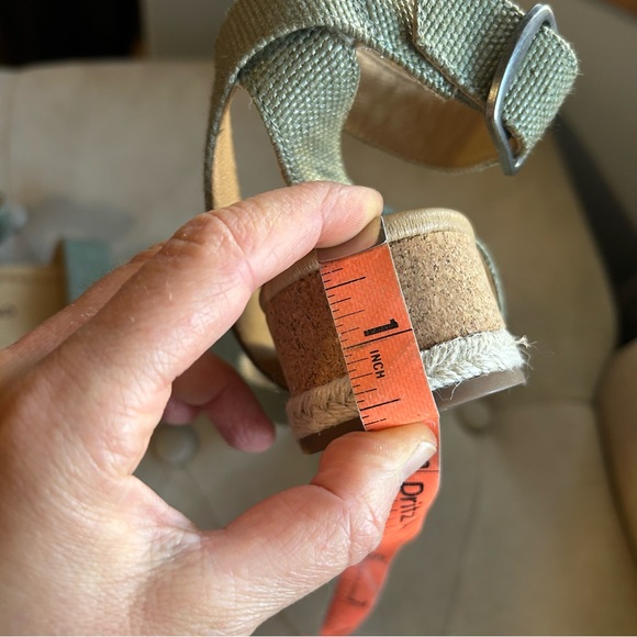 Lucky Brand Women's 7 Green Sandals - Picture 5 of 6